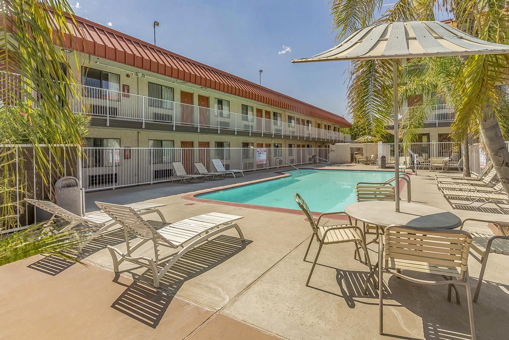 Motel 6-Fresno, Ca - Yosemite Hwy Exteriör bild