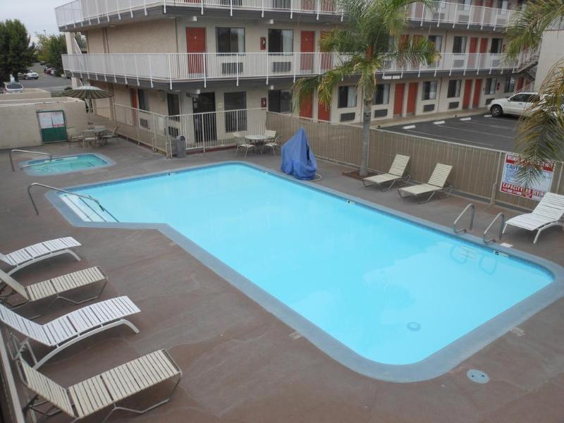 Motel 6-Fresno, Ca - Yosemite Hwy Exteriör bild