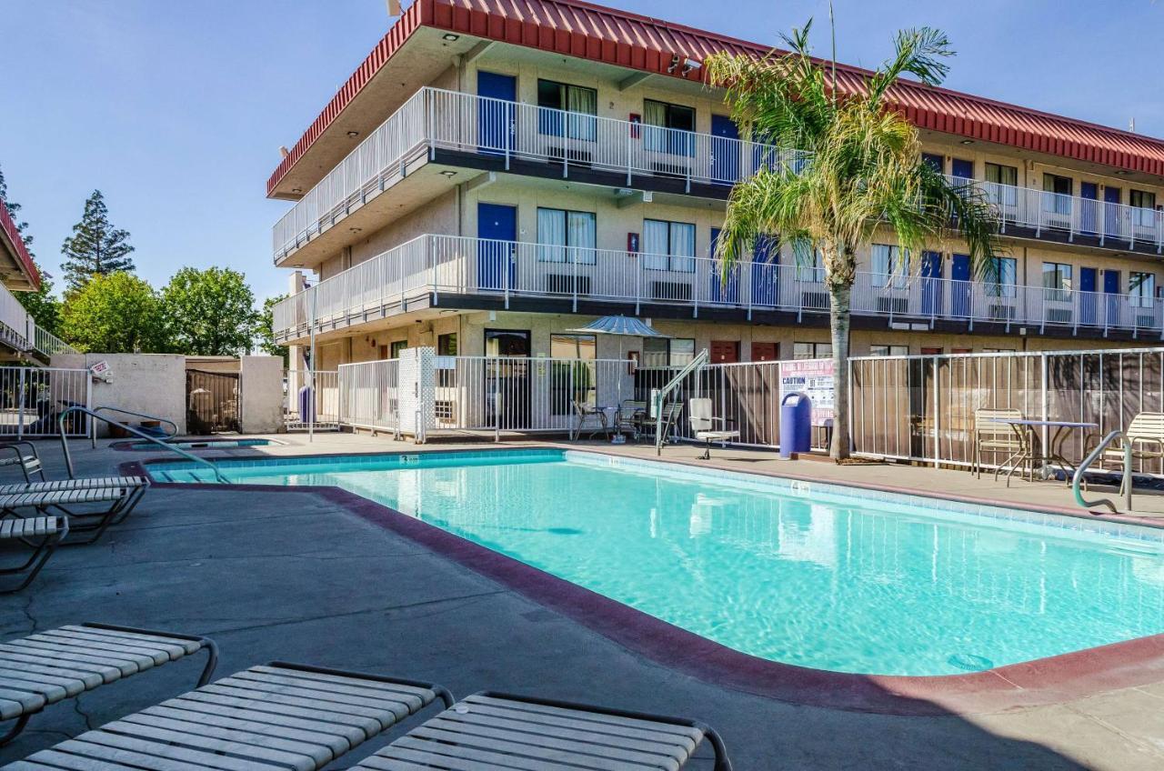 Motel 6-Fresno, Ca - Yosemite Hwy Exteriör bild