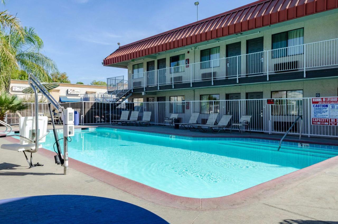 Motel 6-Fresno, Ca - Yosemite Hwy Exteriör bild